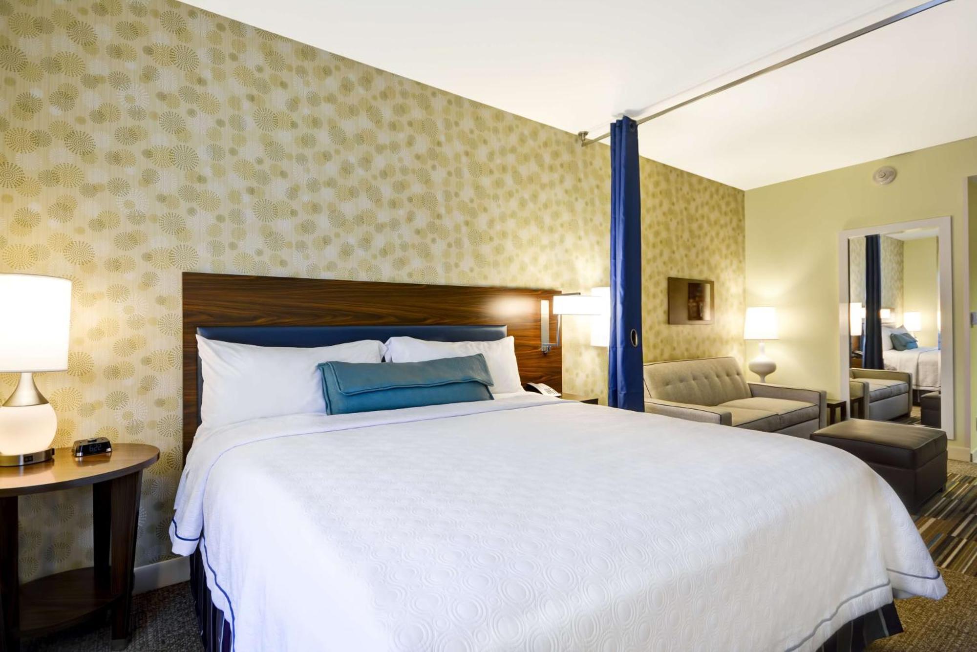 Hotel Home2 By Hilton Dallas