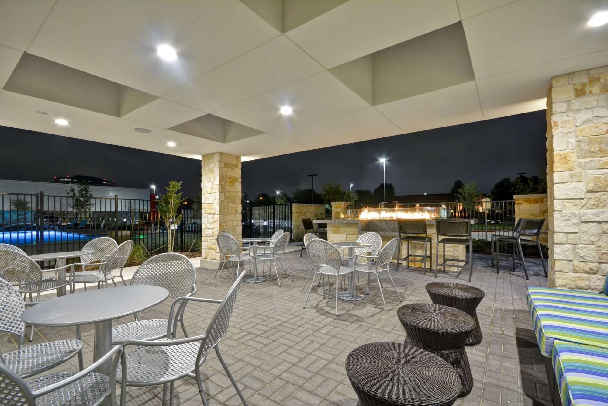 Home2 By Hilton Dallas