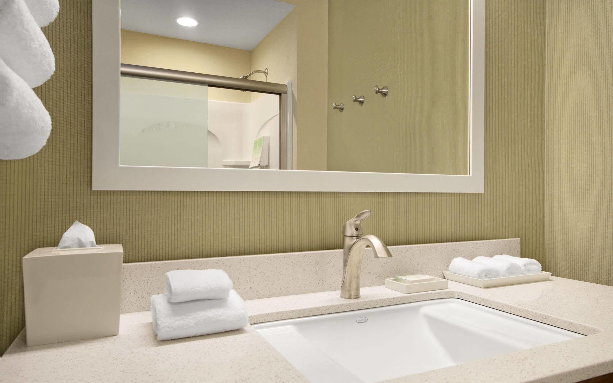 Home2 By Hilton Dallas 3*